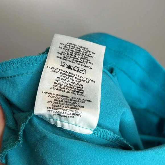 Care and Wear Women's Teal Scrub Set Flexible Material and Lots of Pockets - Picture 15 of 15